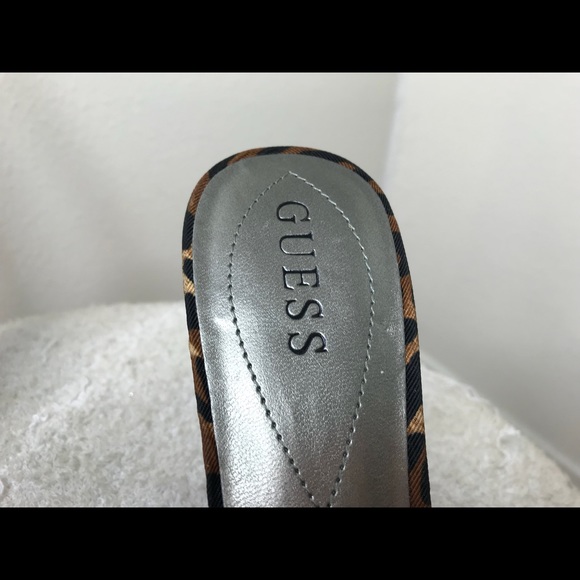 Guess Leopard slip on pump. - Picture 3 of 4